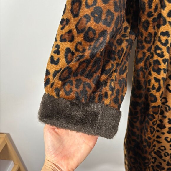 Vintage Leopard Faux Fur Jacket Winter Coat Whimsigoth Old Money Size Medium - Picture 8 of 11